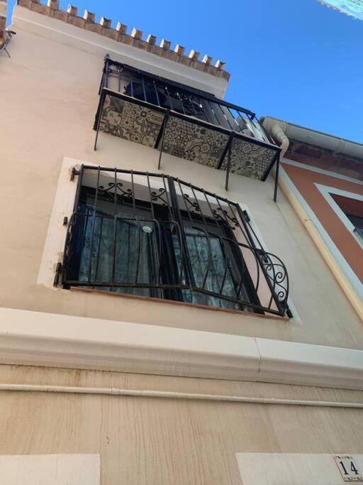 Preciosa Casa En Vilajoyosa Con Vistas Al Mar En Las Casas Colgantes Del Casco Antiguo Villajoyosa Kültér fotó